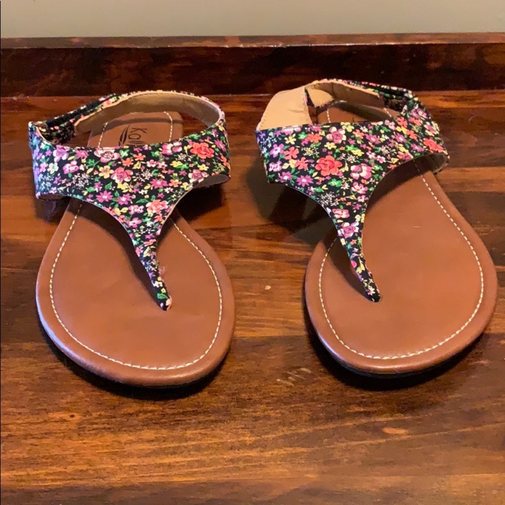 🎉BOGO 🎉NWOT floral sandals